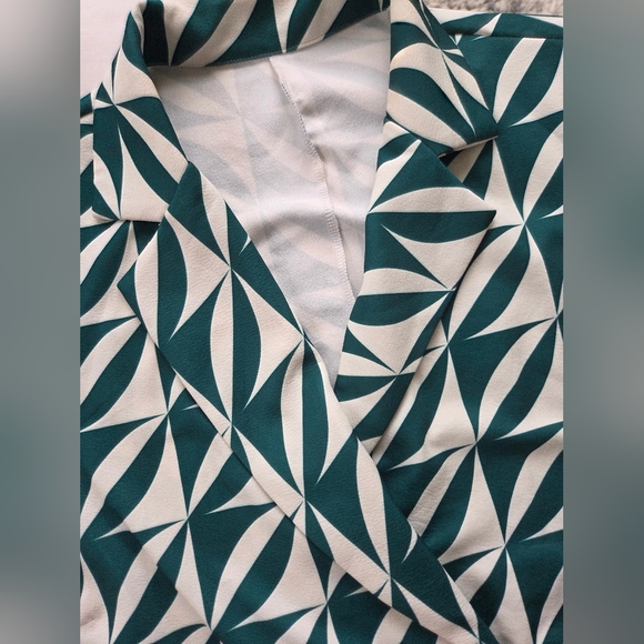 Geometric Patterned Blazer - Picture 3 of 6